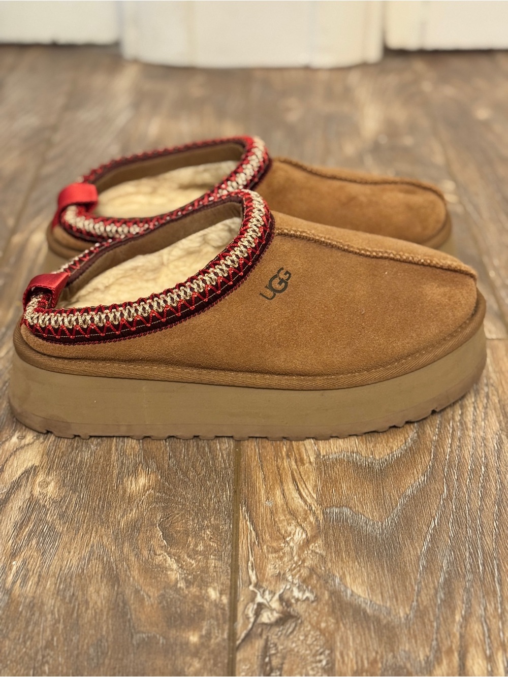 UGG Tazz platform slippers in Chestnut, women’s size 7.